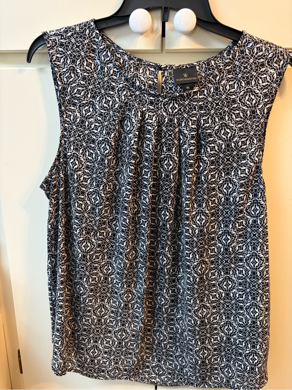 Worthington Black & White Sleeveless Printed Top